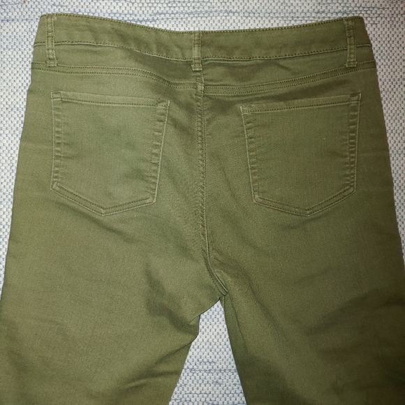 Womens Used Joe Fresh 30 Olive Green Classic Slim Style Denims - Picture 2 of 4